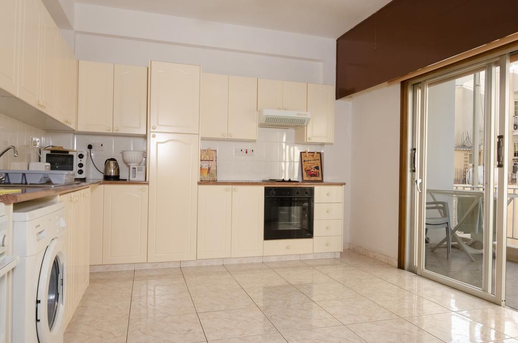 Laila'S Holiday Apartments Ларнака Экстерьер фото