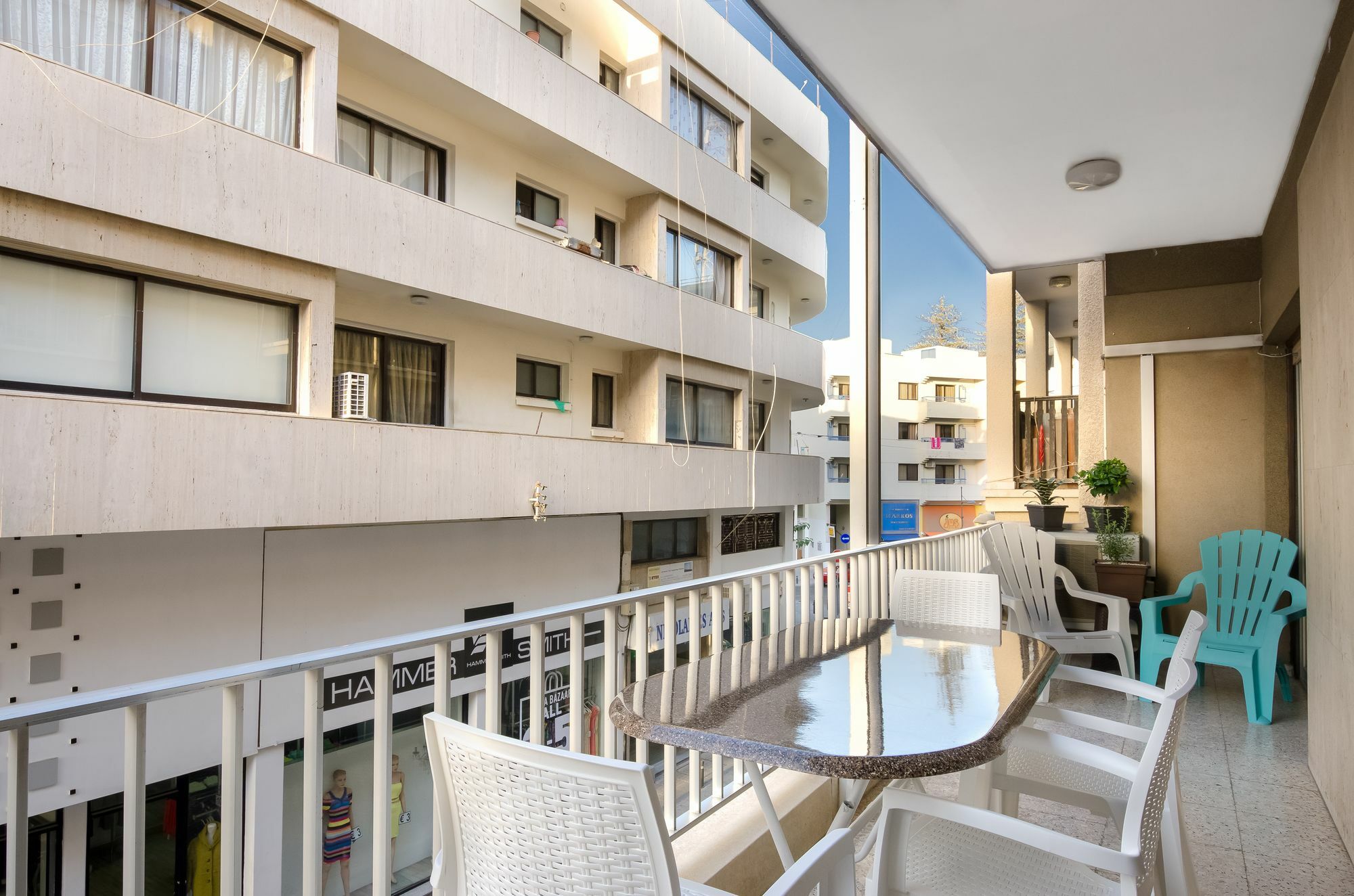 Laila'S Holiday Apartments Ларнака Экстерьер фото